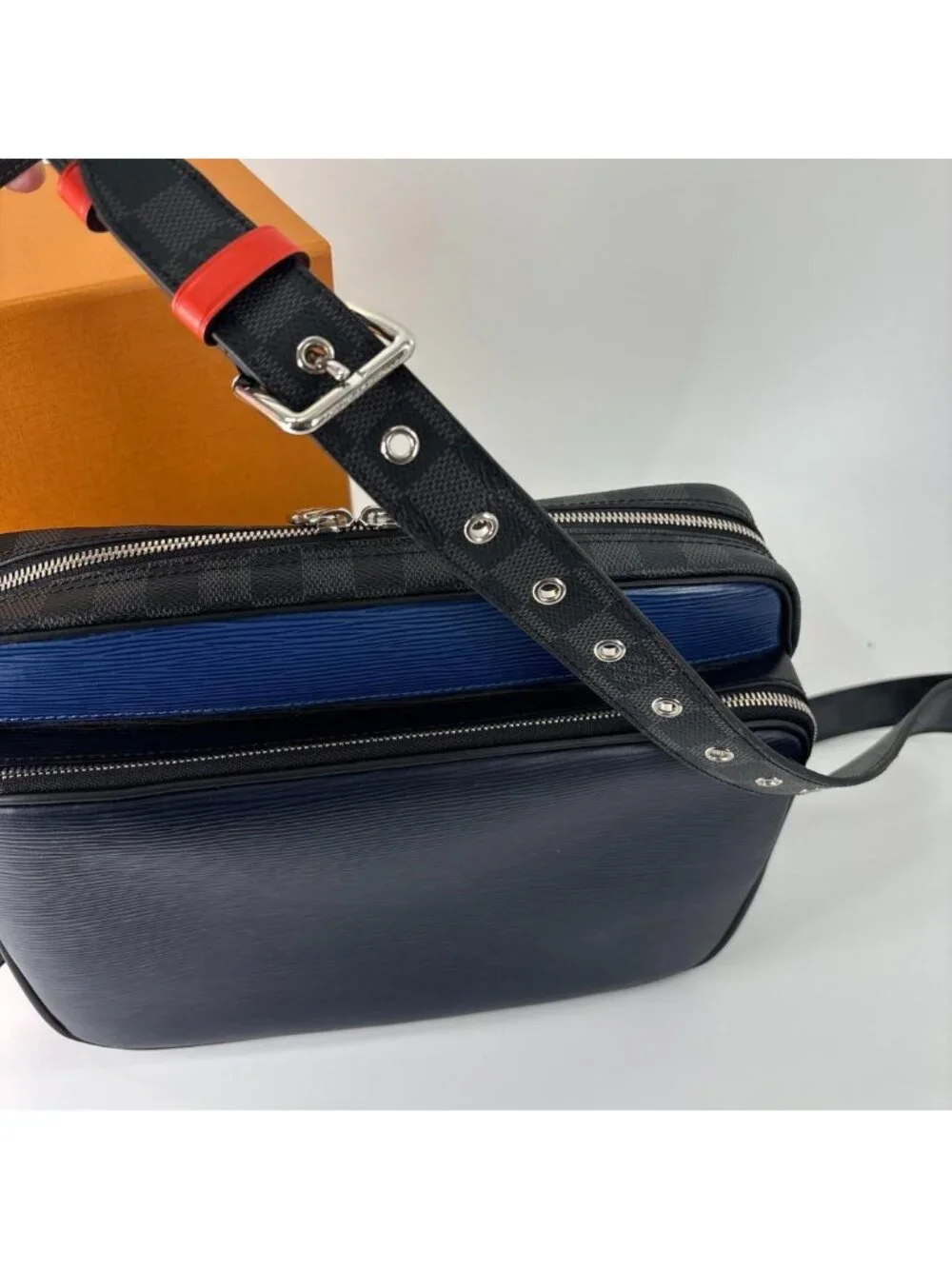 Louis Vuitton Epi Damier Graphite Messenger Bag Black